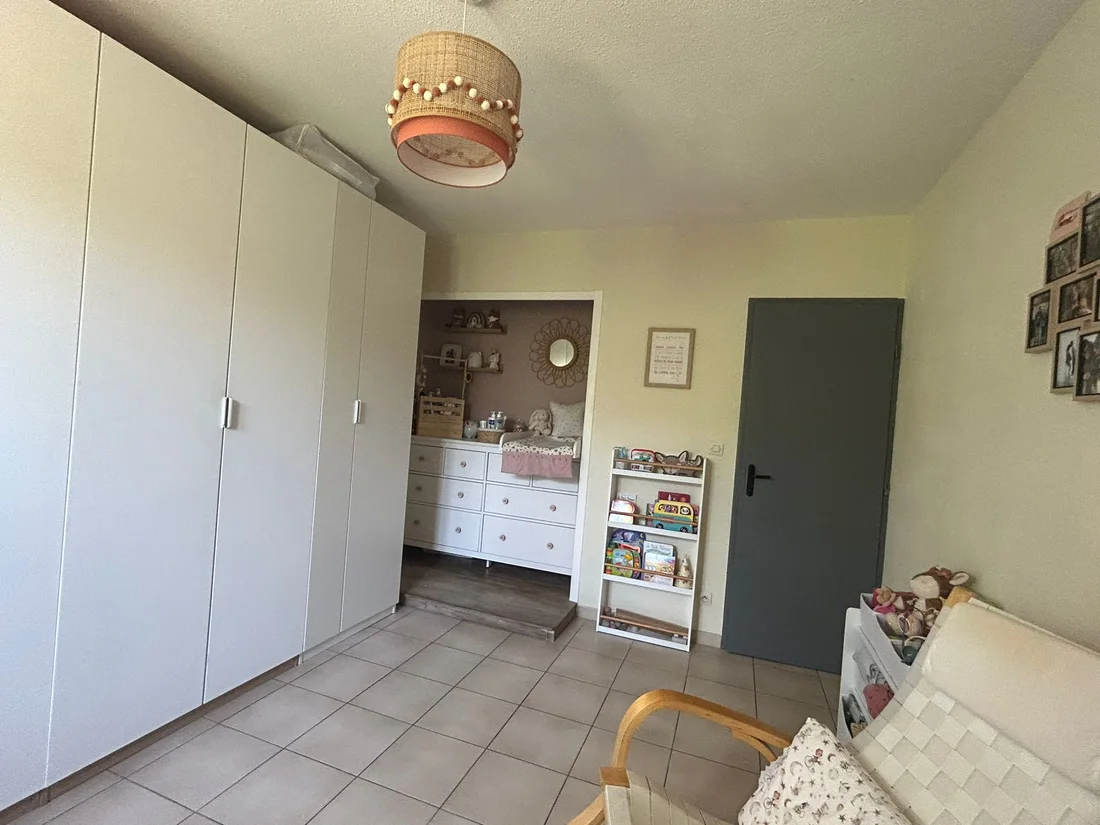 Seconde chambre avec grands placards